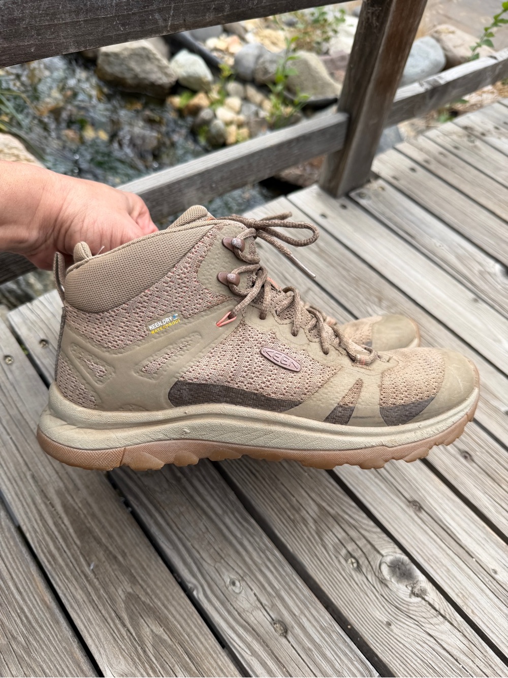 KEEN Women's hiking Shoe Size 8